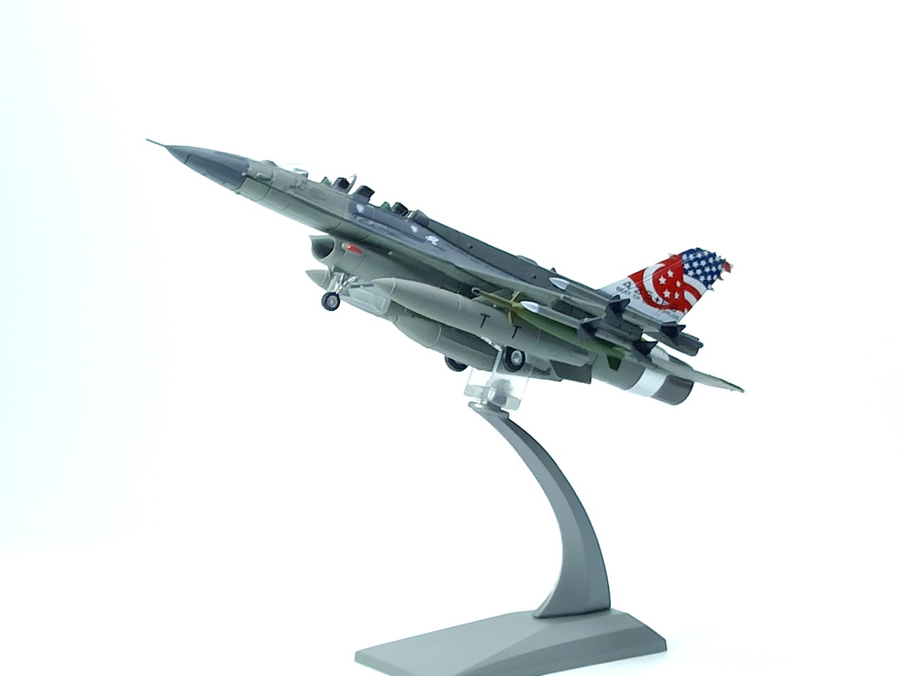 Mô hình máy bay F16 tỷ lệ 1/72