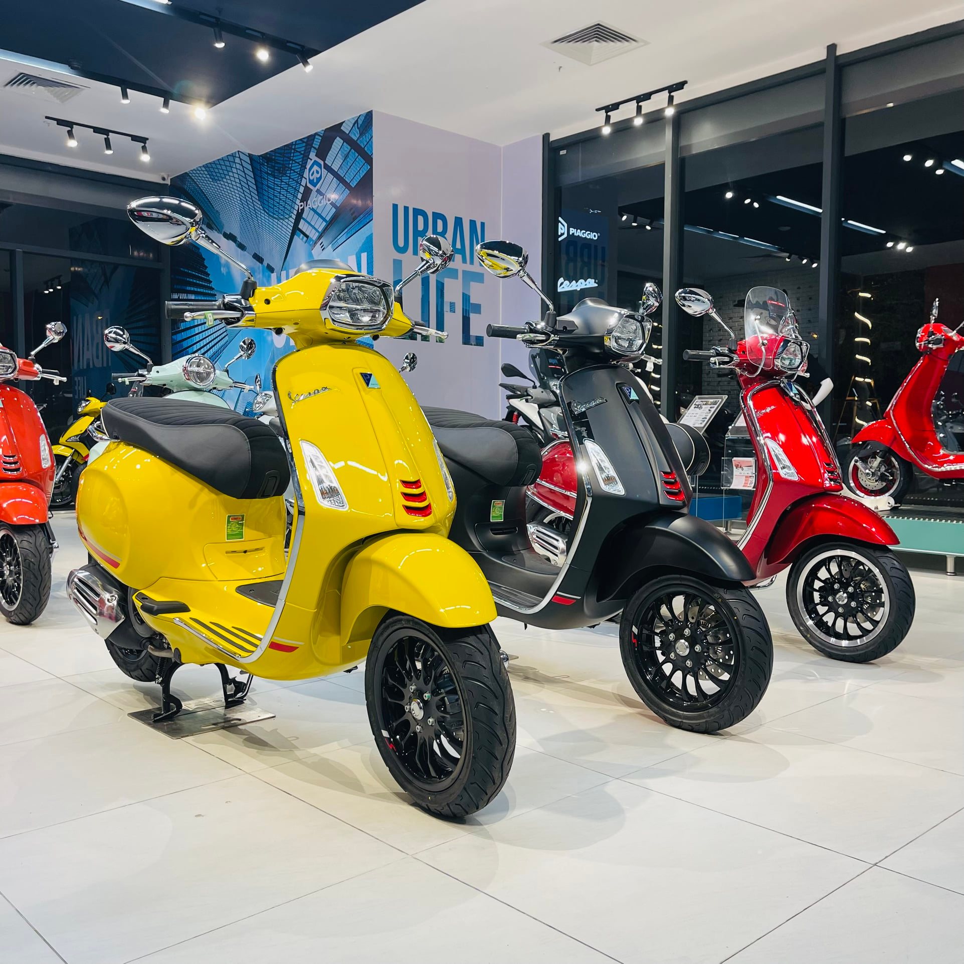 Các dòng xe Vespa hot nhất thị trường tại Motoplex Hanoi.