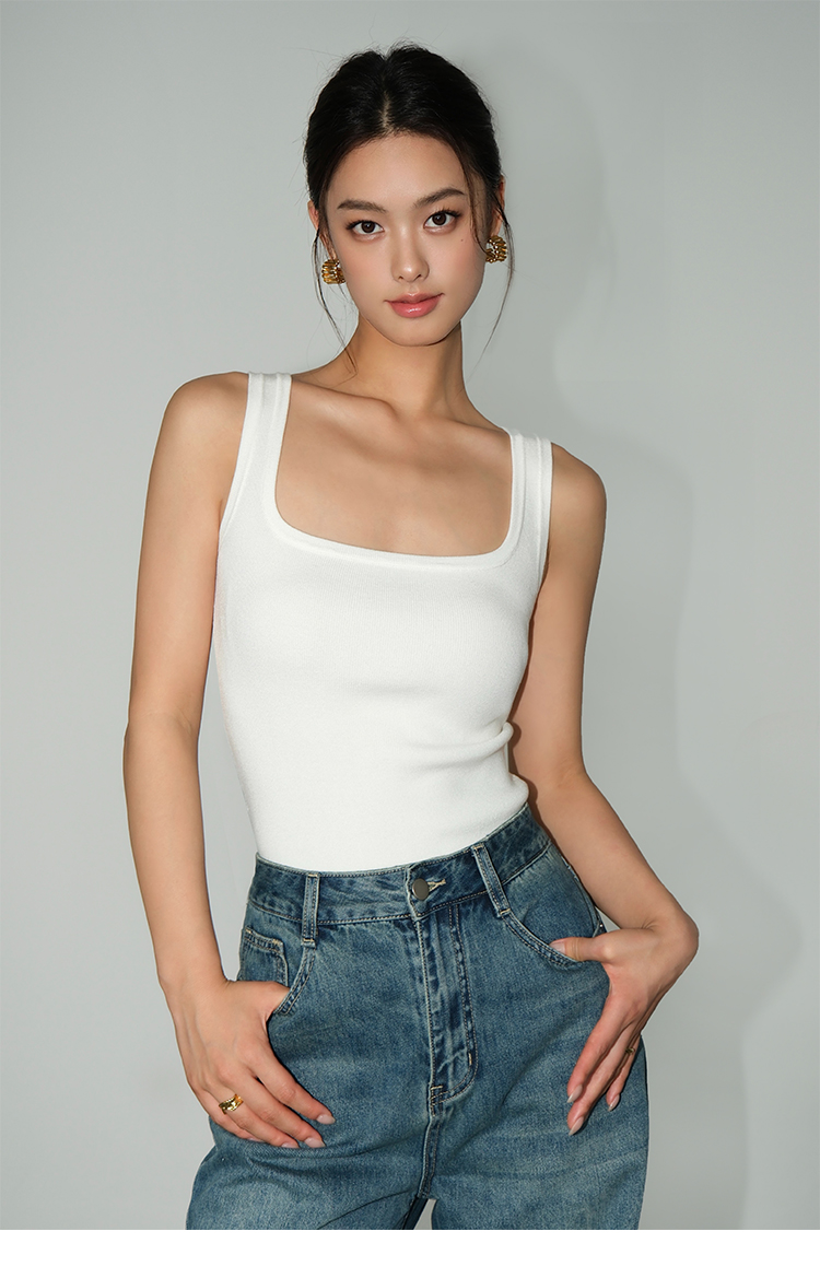 T39 -Áo Tank Top Nữ MAKILANA Cổ Vuông Dệt Kim Ôm Dáng Màu Đen Mặc Trong Hoặc Ngoài Mùa Hè 2025