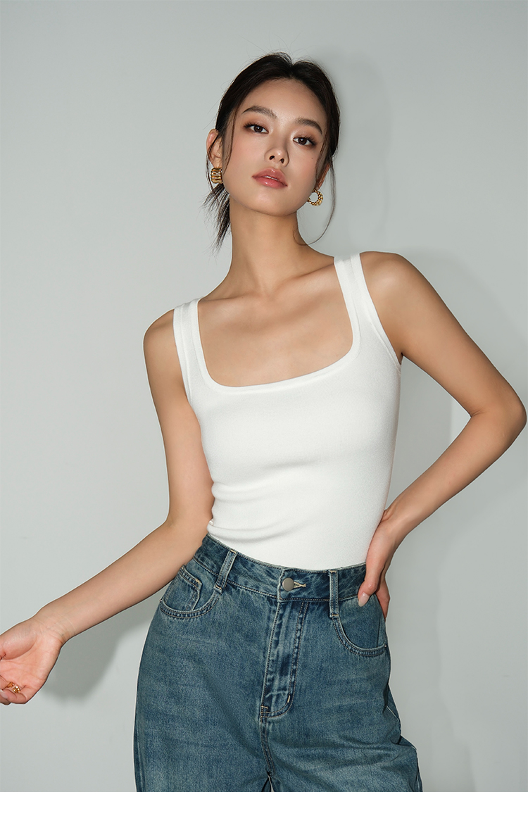 T39 -Áo Tank Top Nữ MAKILANA Cổ Vuông Dệt Kim Ôm Dáng Màu Đen Mặc Trong Hoặc Ngoài Mùa Hè 2025