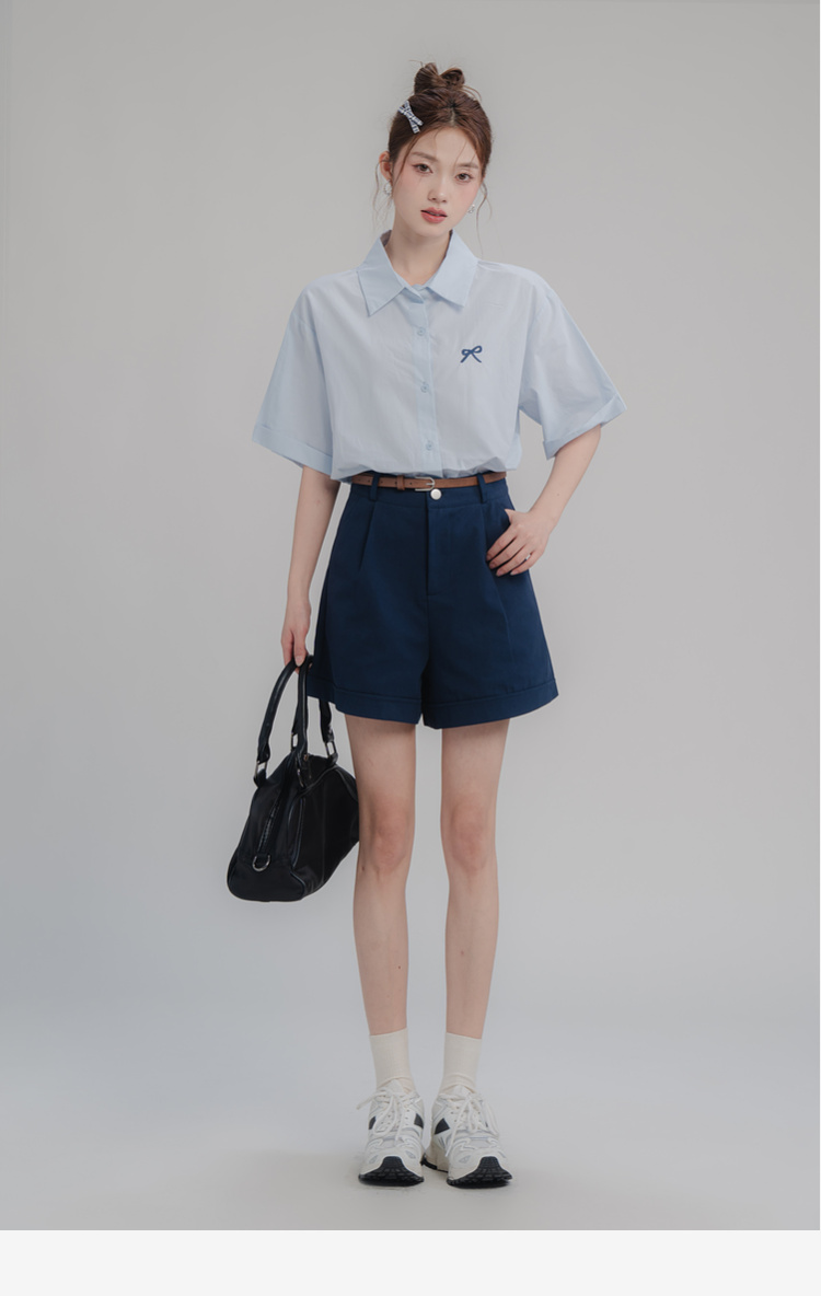 SM28 Áo sơ mi nữ MAKILANA phong cách học viện cổ POLO, thêu nơ xinh xắn, chất liệu mỏng nhẹ mặc hè mát mẻ.