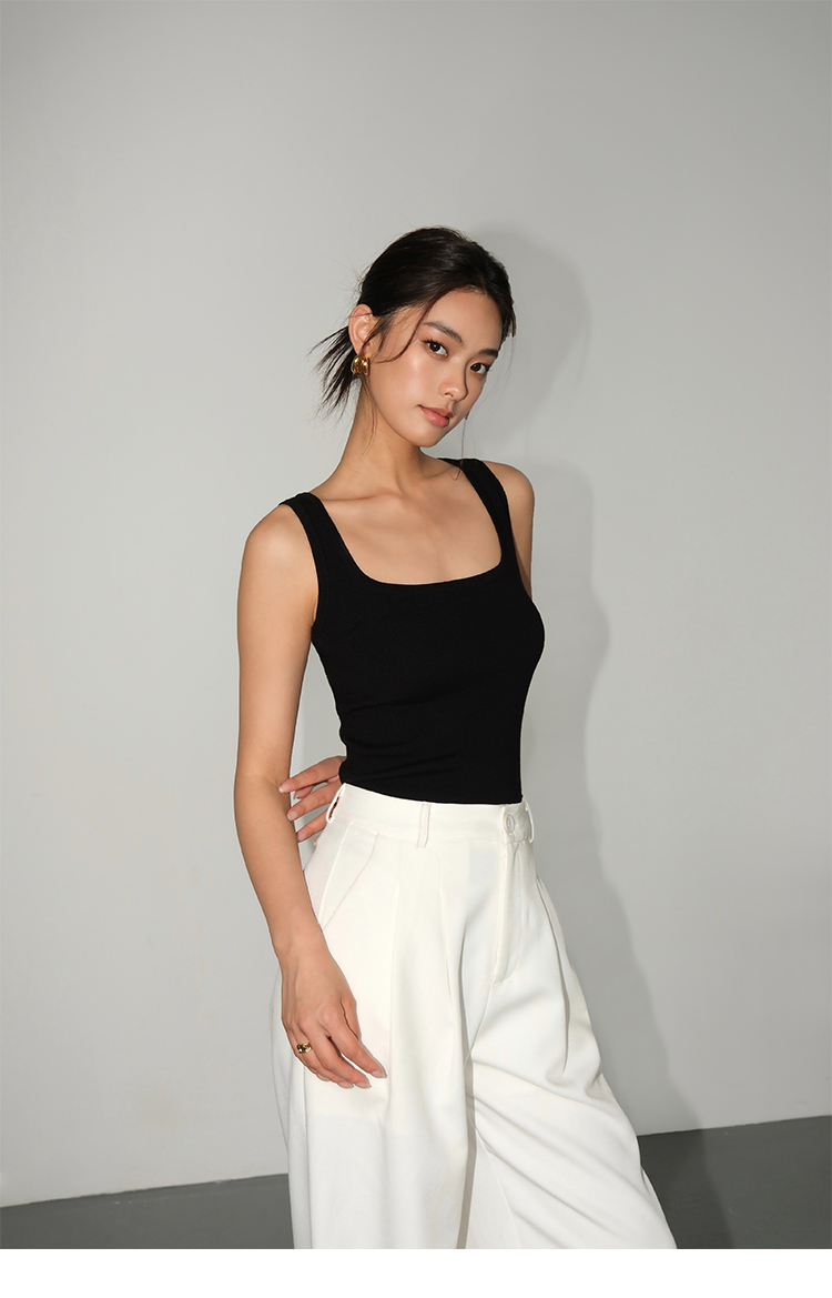 T39 -Áo Tank Top Nữ MAKILANA Cổ Vuông Dệt Kim Ôm Dáng Màu Đen Mặc Trong Hoặc Ngoài Mùa Hè 2025