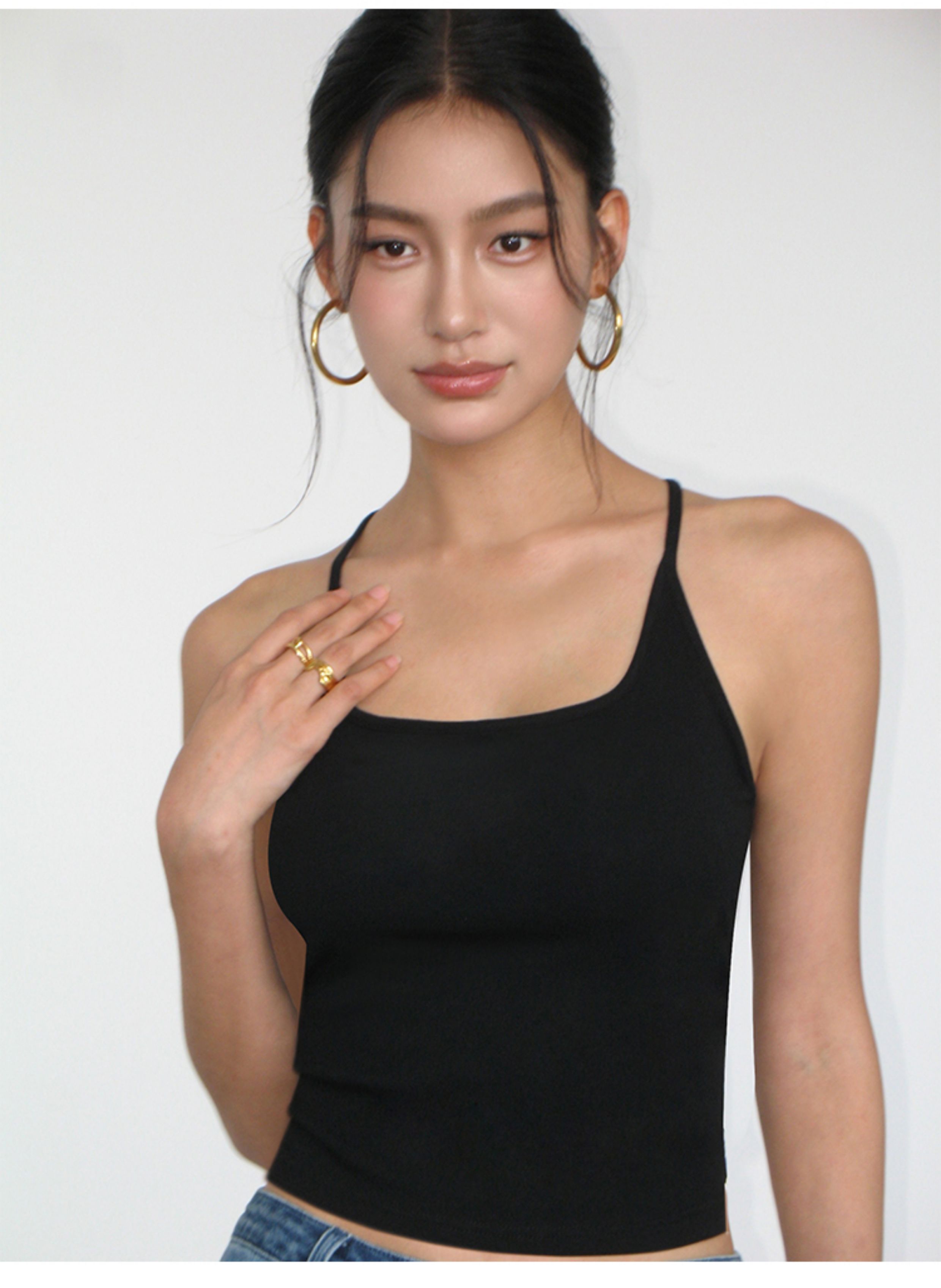 T43 -Áo croptop nữ hai dây có mút ngực MAKILANA – thiết kế ôm body, khoe lưng quyến rũ, thời trang hè 2025