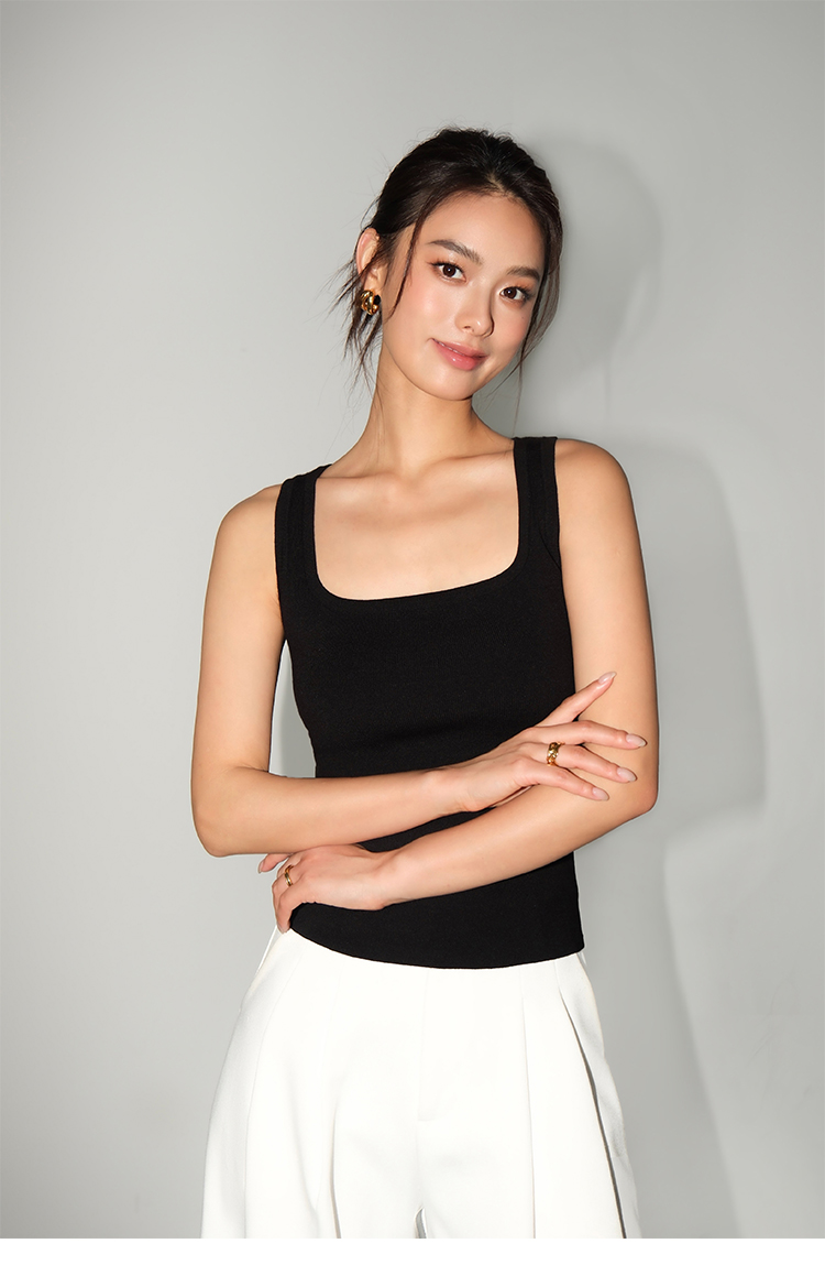 T39 -Áo Tank Top Nữ MAKILANA Cổ Vuông Dệt Kim Ôm Dáng Màu Đen Mặc Trong Hoặc Ngoài Mùa Hè 2025