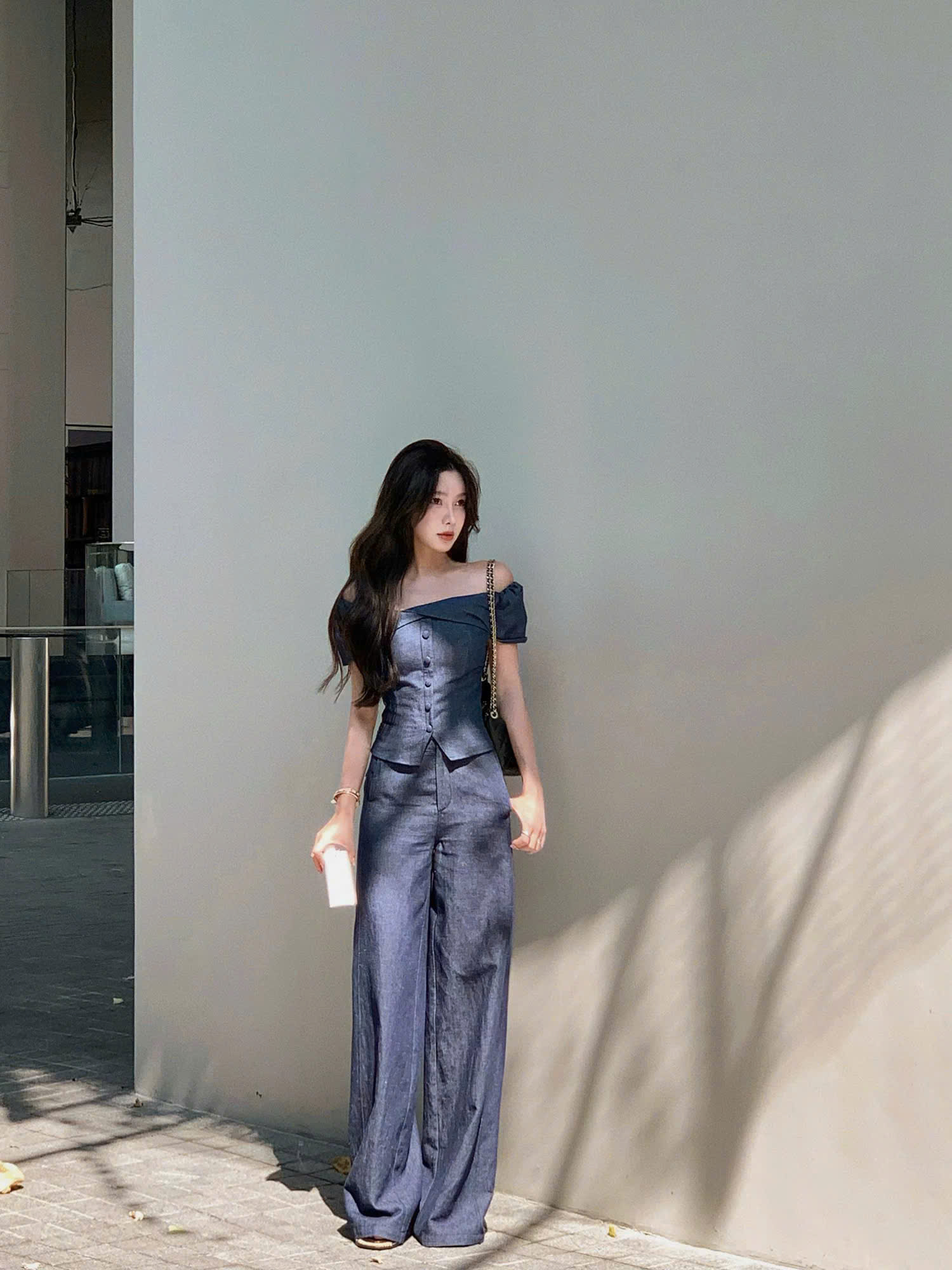 SET30 Set đồ thời trang gồm áo trễ vai và quần ống rộng dáng suông MAKILANA dành cho nữ,Set bộ denim dành cho nữ