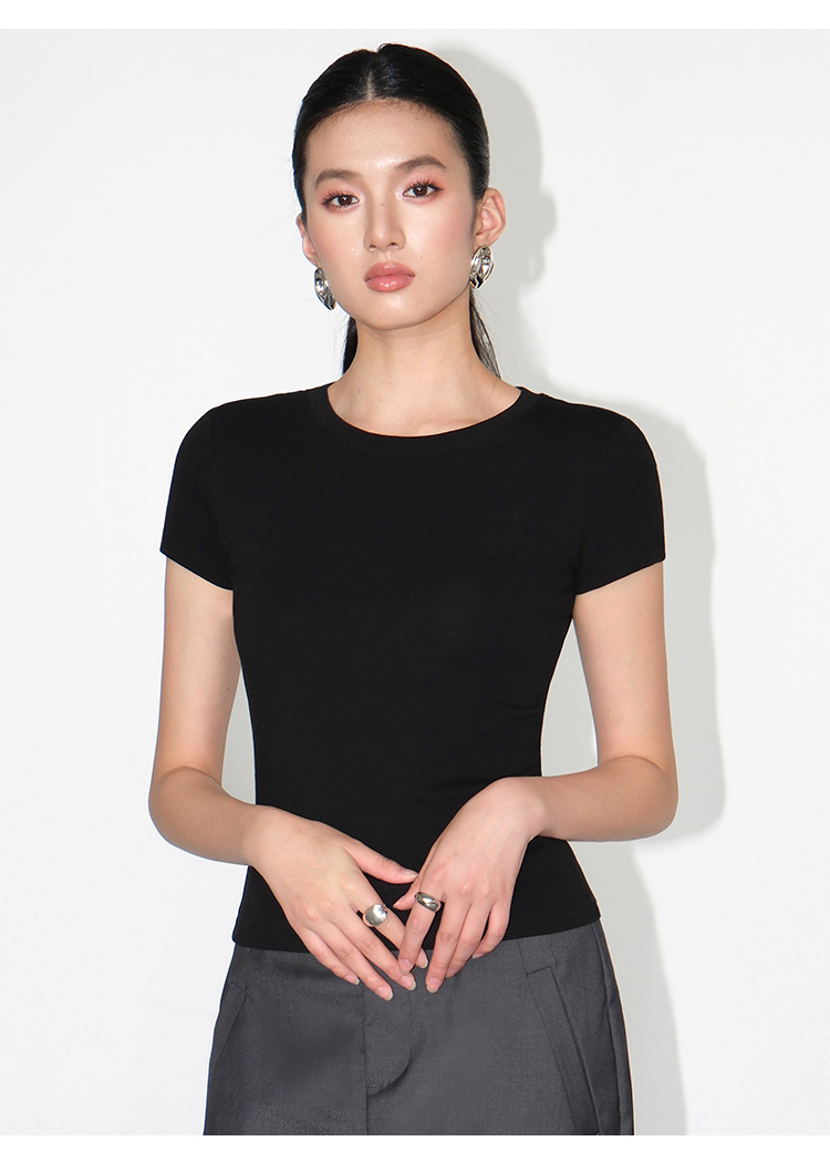 T41 -Áo Thun Nữ MAKILANA Trắng Ôm Dáng Cổ Tròn Ngắn Tay Croptop Dệt Kim Basic Thanh Lịch