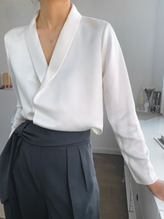 Áo sơ mi nữ vải lụa giả cổ vest chữ V SM23