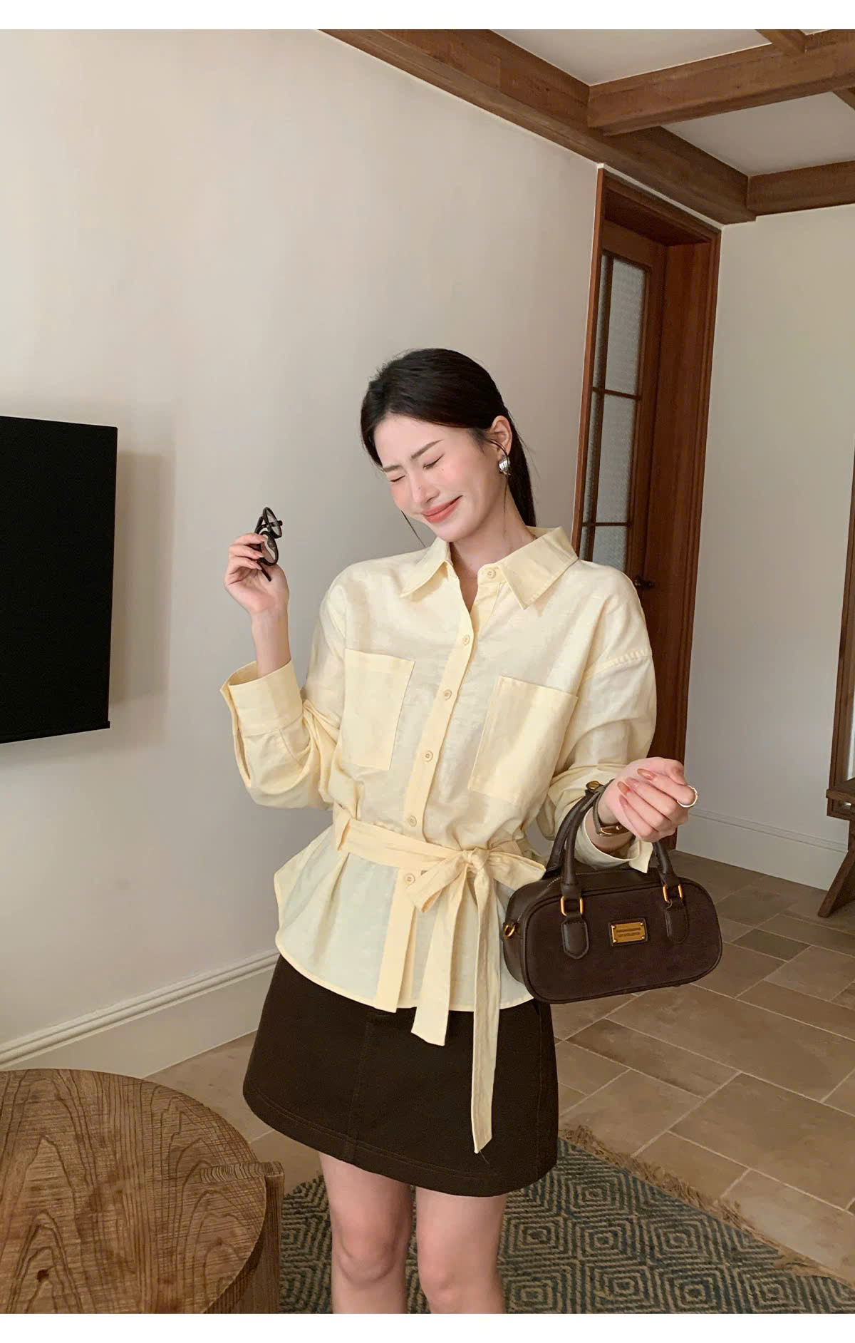 SM44 Áo sơ mi nữ màu vàng nhạt thắt eo MAKILANA,Áo kiểu mùa xuân 2026 thích hợp mặc đi làm và dạo phố