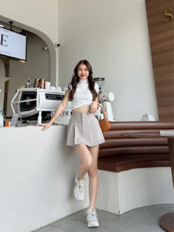 Chân váy xếp ly có lót quần phía trước trang trí túi giả sau lưng form dáng đẹp, dễ phối đồ CV21