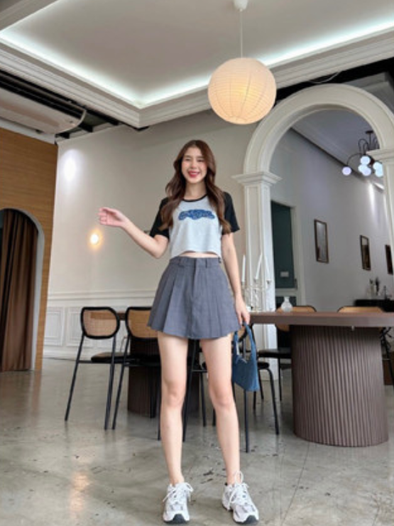 Chân váy xếp ly có lót quần phía trước trang trí túi giả sau lưng form dáng đẹp, dễ phối đồ CV21