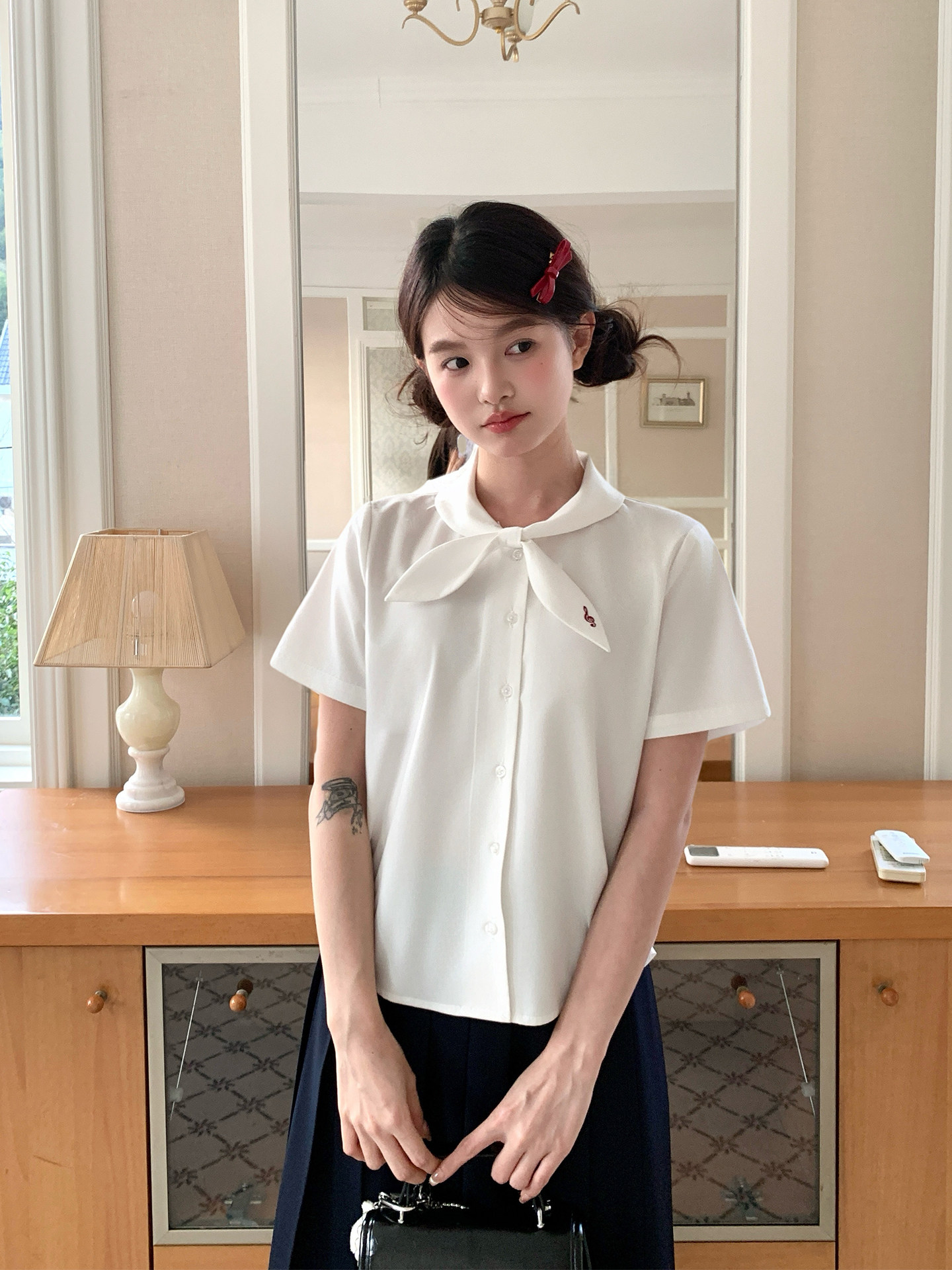 ÁO SƠ MI TAY NGẮN ĐÍNH NƠ MAKILANA SM66