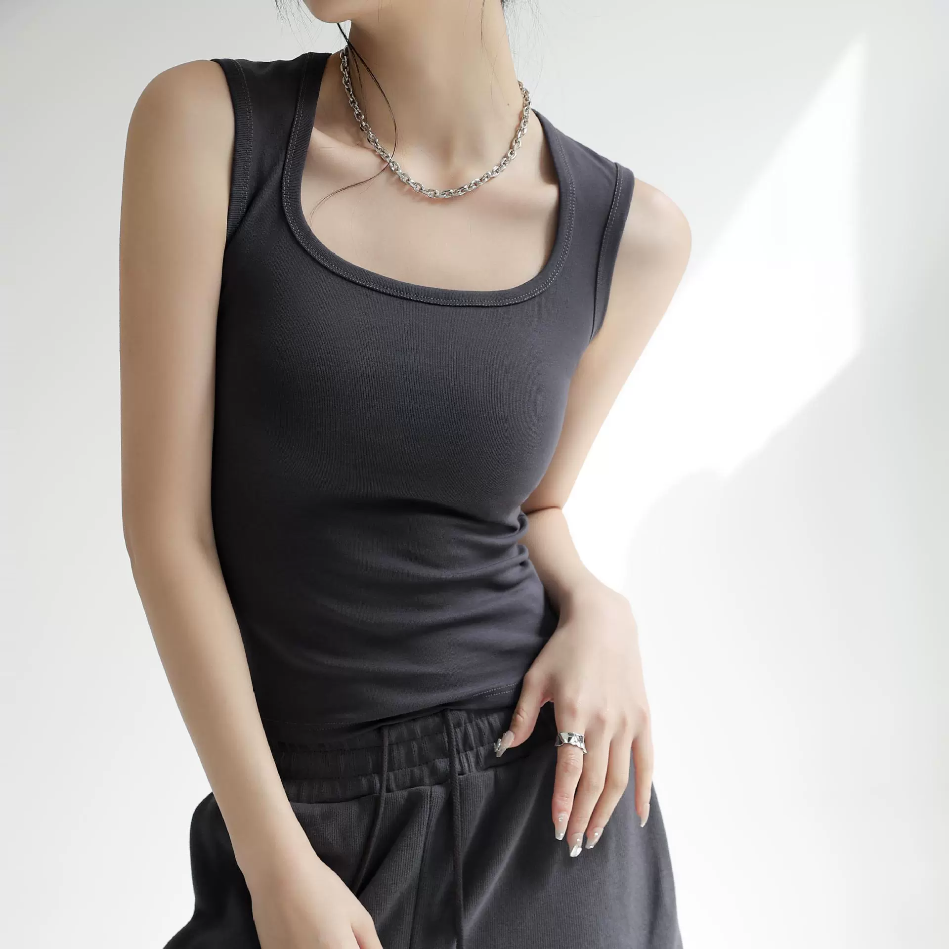 Áo Thun Nữ 3 Lỗ Cổ Vuông Cotton Trắng | Áo Không Tay, Thoáng Mát, Mặc Xuân Hè Thu, Form Đẹp T6