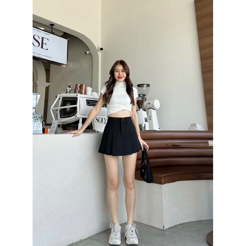 Chân váy xếp ly có lót quần phía trước trang trí túi giả sau lưng form dáng đẹp, dễ phối đồ CV21