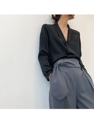 Áo sơ mi nữ vải lụa giả cổ vest chữ V SM23