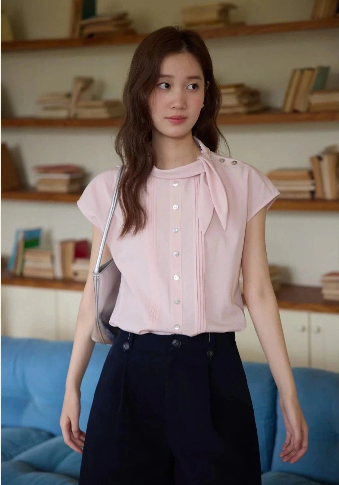 SM62 Áo Sơ Mi Tay Cánh Tiên Cổ Nơ Lệch MAKILANA Dành Cho Nữ