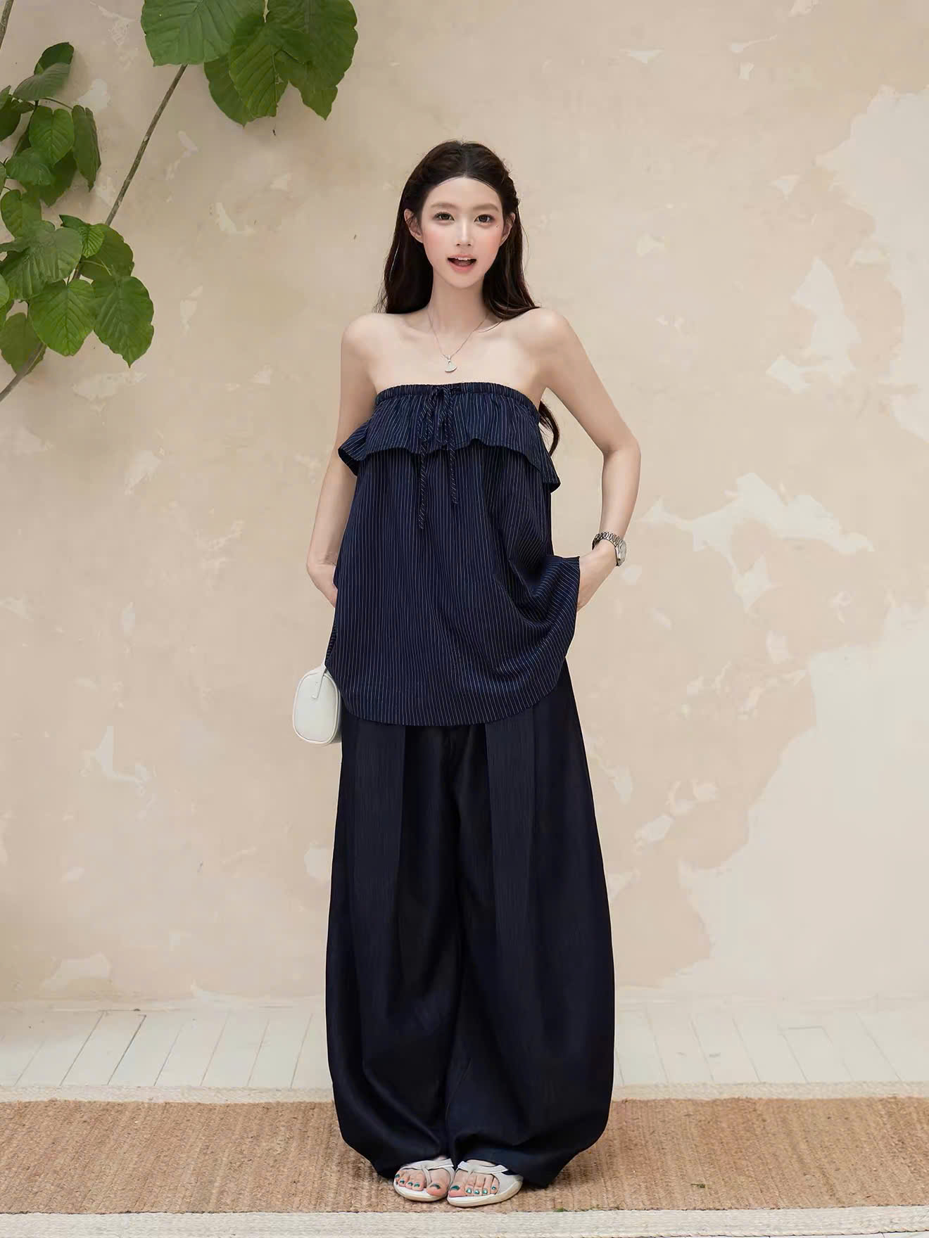 QT100 - Quần Denim Nữ Ống Siêu Rộng Lưng Cao Xếp Ly Khóa Cài Yếm MAKILANA, Quần Ống Rộng Dáng Suông Dành Cho Nữ