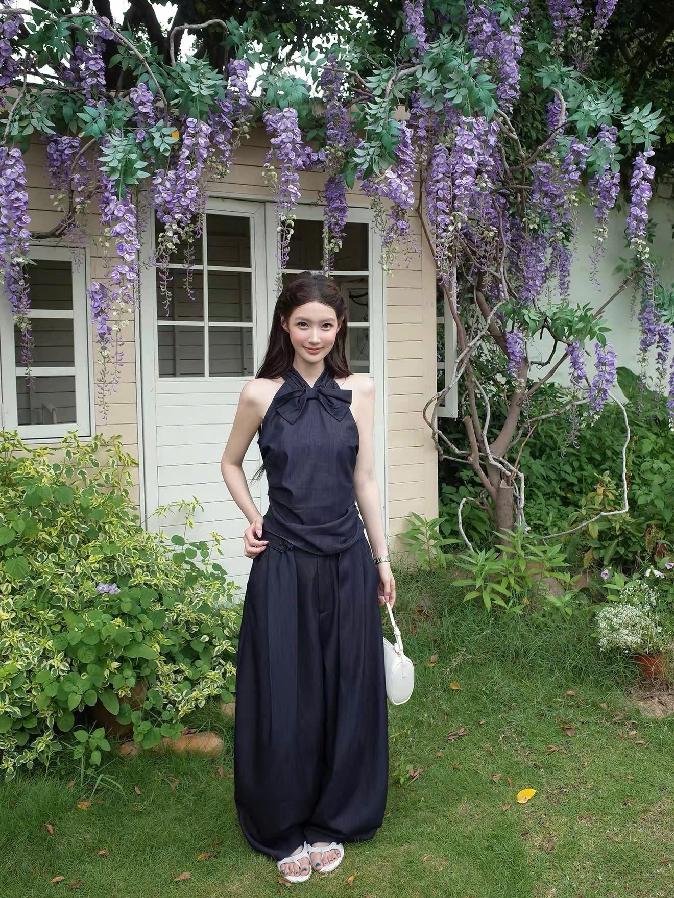 QT100 - Quần Denim Nữ Ống Siêu Rộng Lưng Cao Xếp Ly Khóa Cài Yếm MAKILANA, Quần Ống Rộng Dáng Suông Dành Cho Nữ