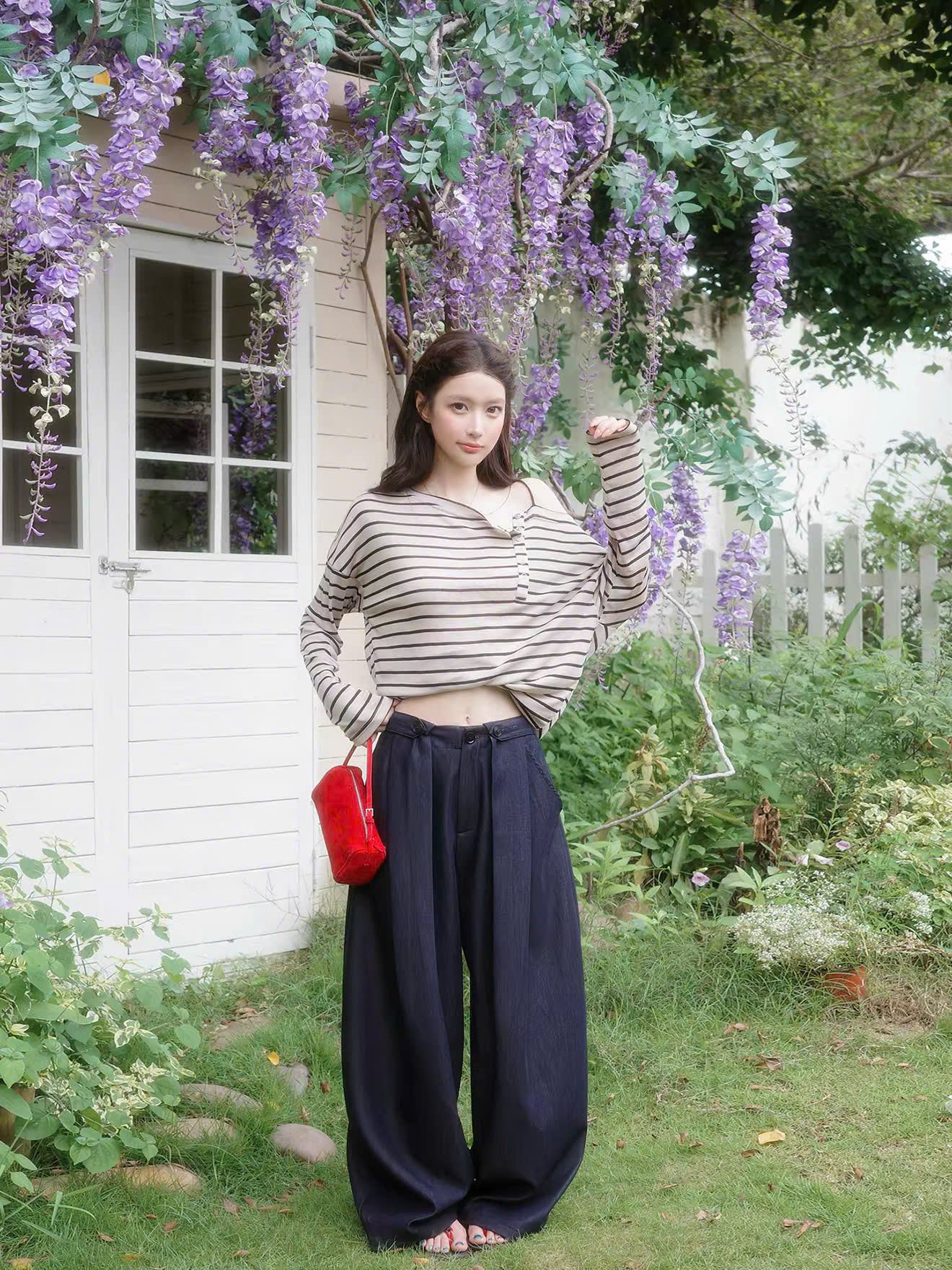 QT100 - Quần Denim Nữ Ống Siêu Rộng Lưng Cao Xếp Ly Khóa Cài Yếm MAKILANA, Quần Ống Rộng Dáng Suông Dành Cho Nữ
