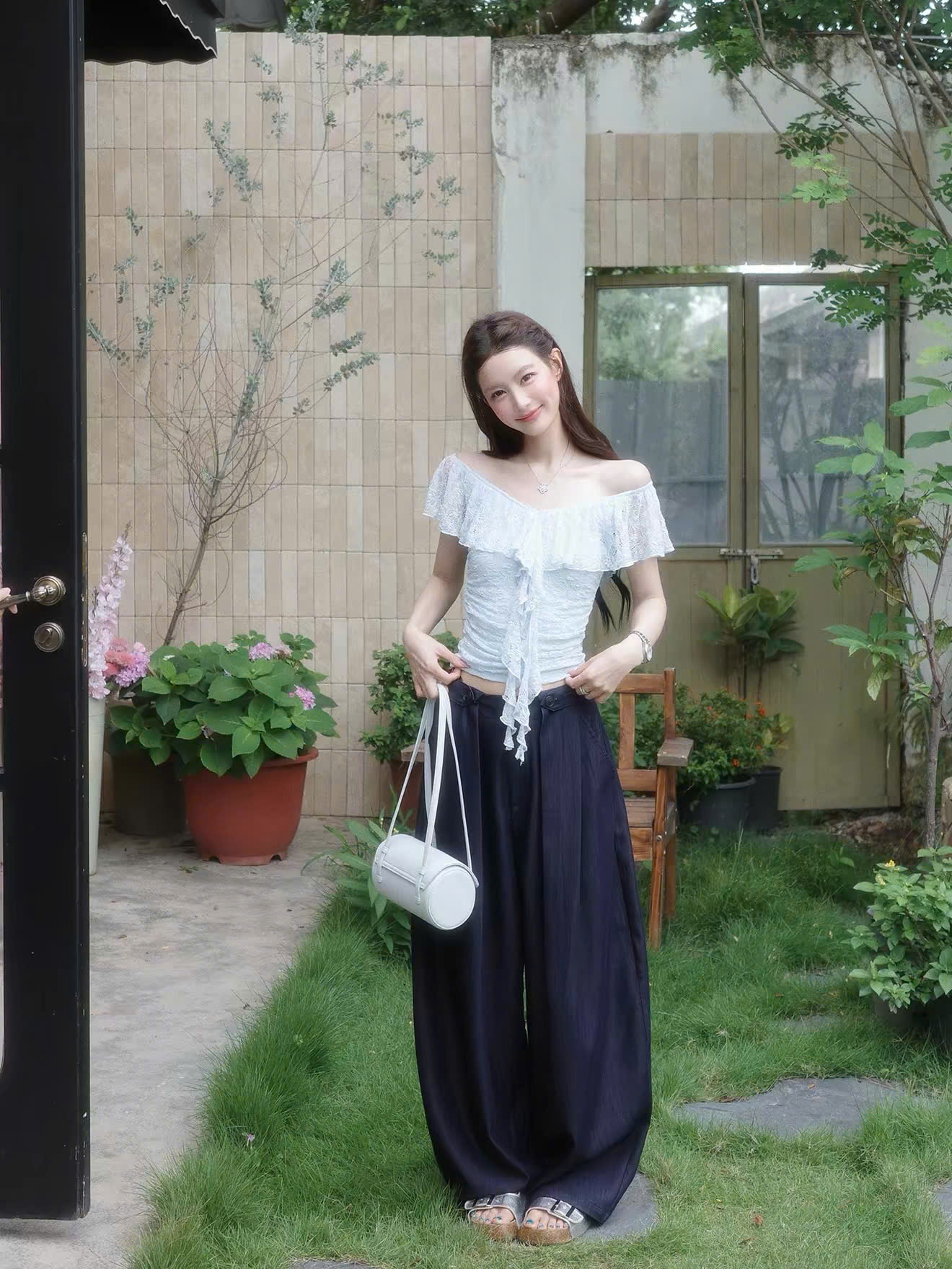 QT100 - Quần Denim Nữ Ống Siêu Rộng Lưng Cao Xếp Ly Khóa Cài Yếm MAKILANA, Quần Ống Rộng Dáng Suông Dành Cho Nữ