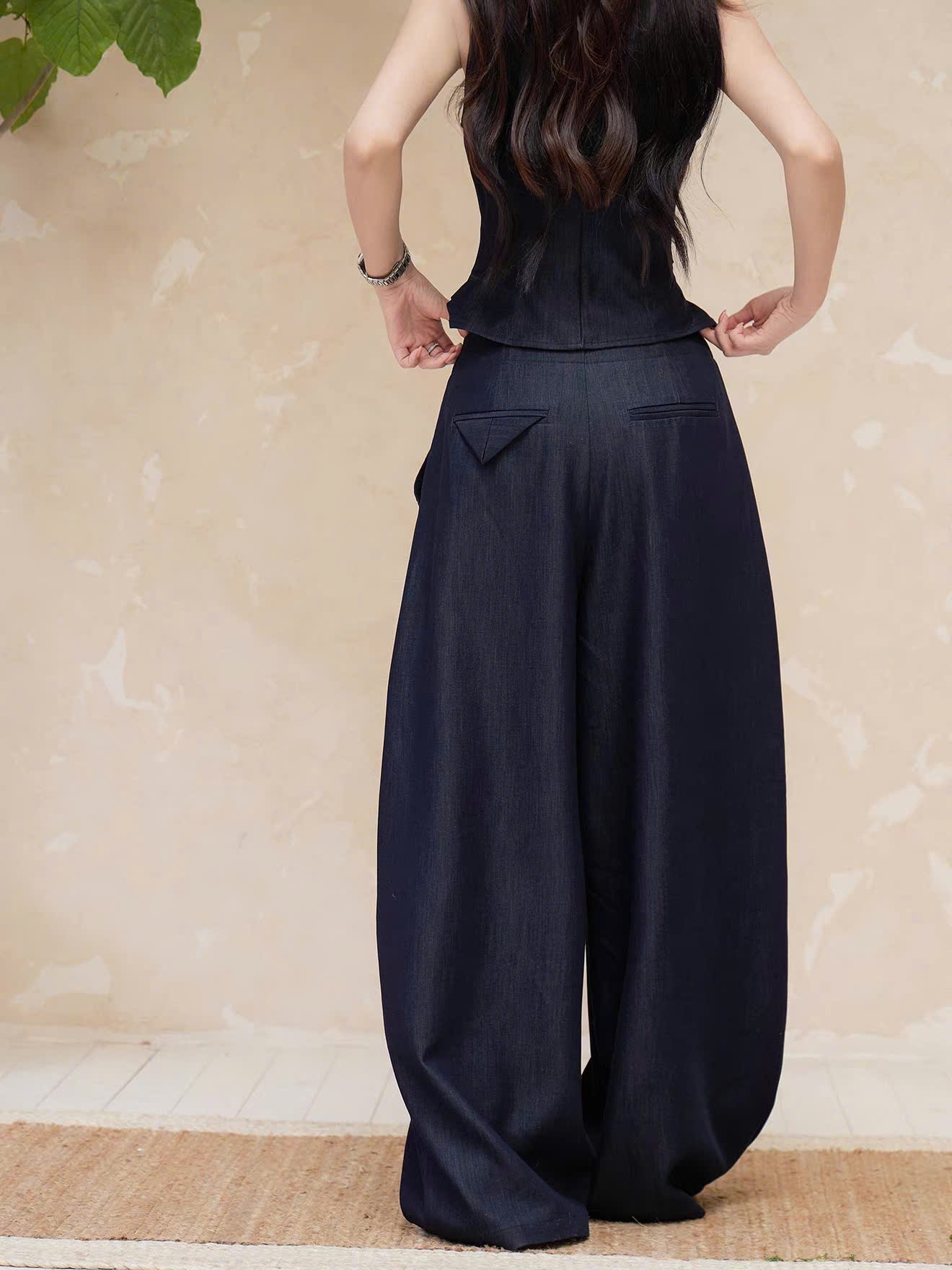 QT100 - Quần Denim Nữ Ống Siêu Rộng Lưng Cao Xếp Ly Khóa Cài Yếm MAKILANA, Quần Ống Rộng Dáng Suông Dành Cho Nữ