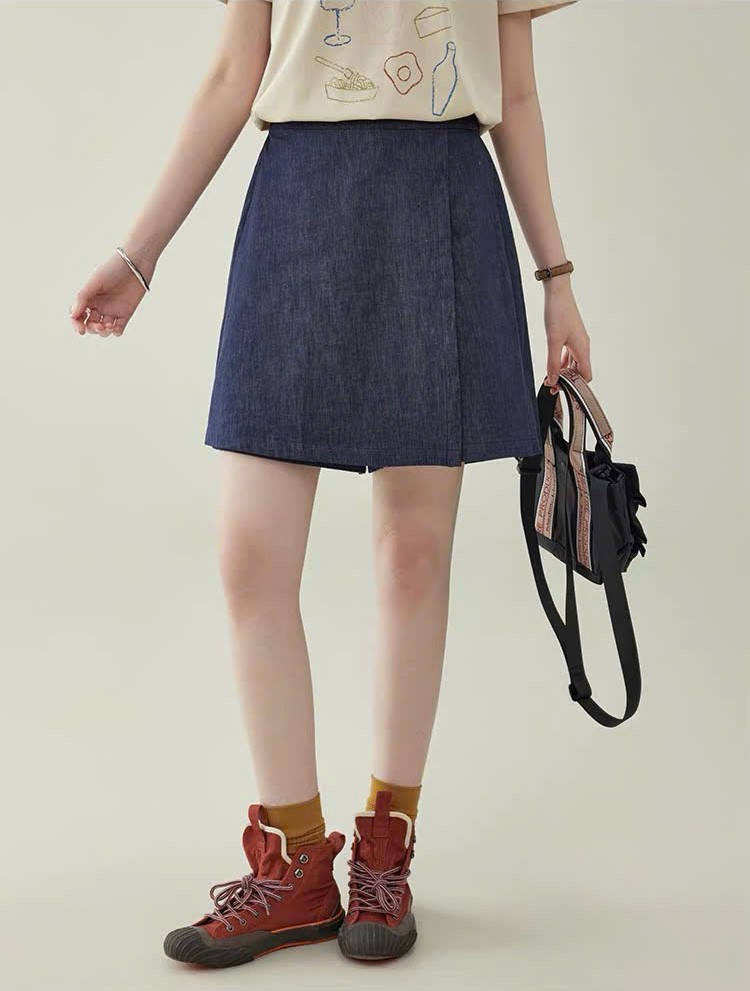 QS17 - Quần Short Nữ Denim Thiết Kế Giả Váy Vạt Xếp Ly Trước Lưng Thun MAKILANA
