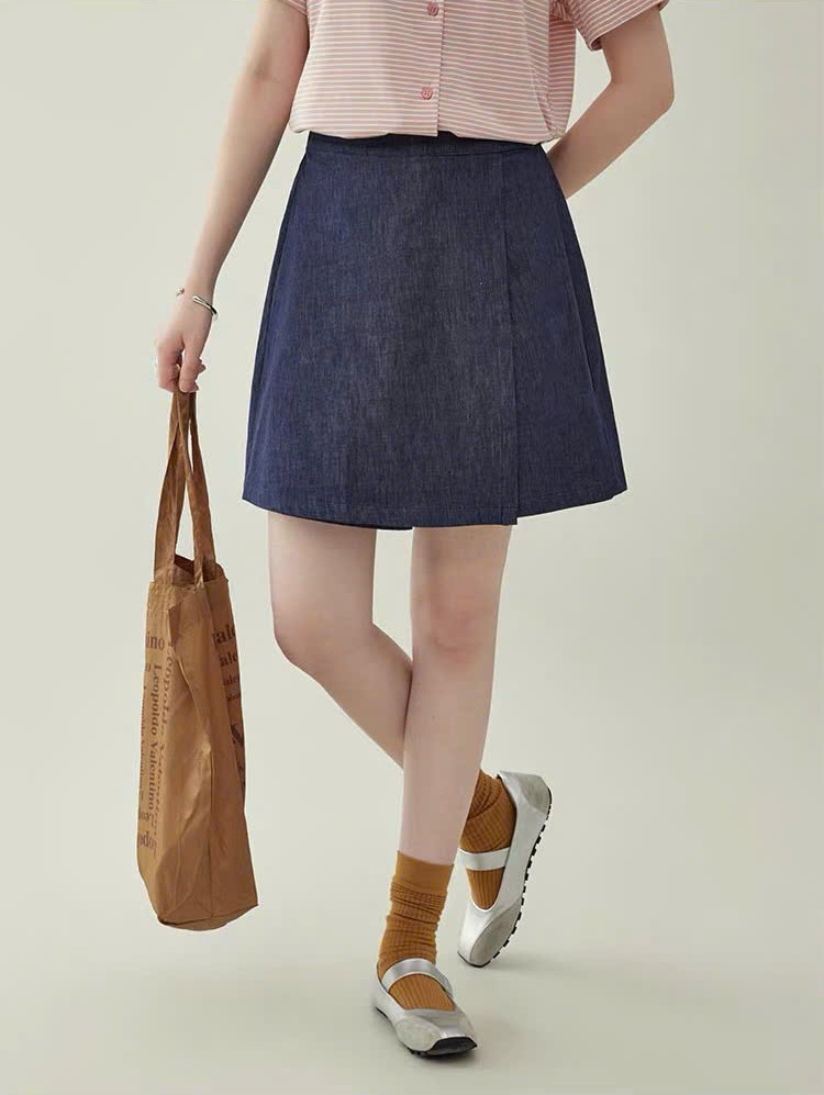 QS17 - Quần Short Nữ Denim Thiết Kế Giả Váy Vạt Xếp Ly Trước Lưng Thun MAKILANA