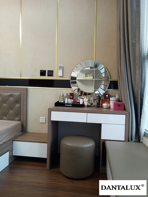 GƯƠNG TRANG ĐIỂM PHÔI BỈ UFO