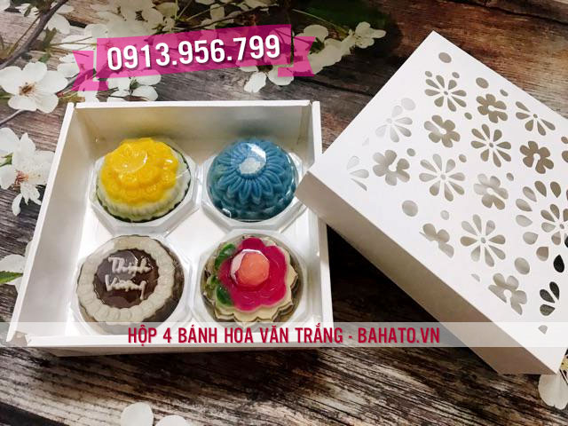 Hộp 4 bánh hoa văn trắng