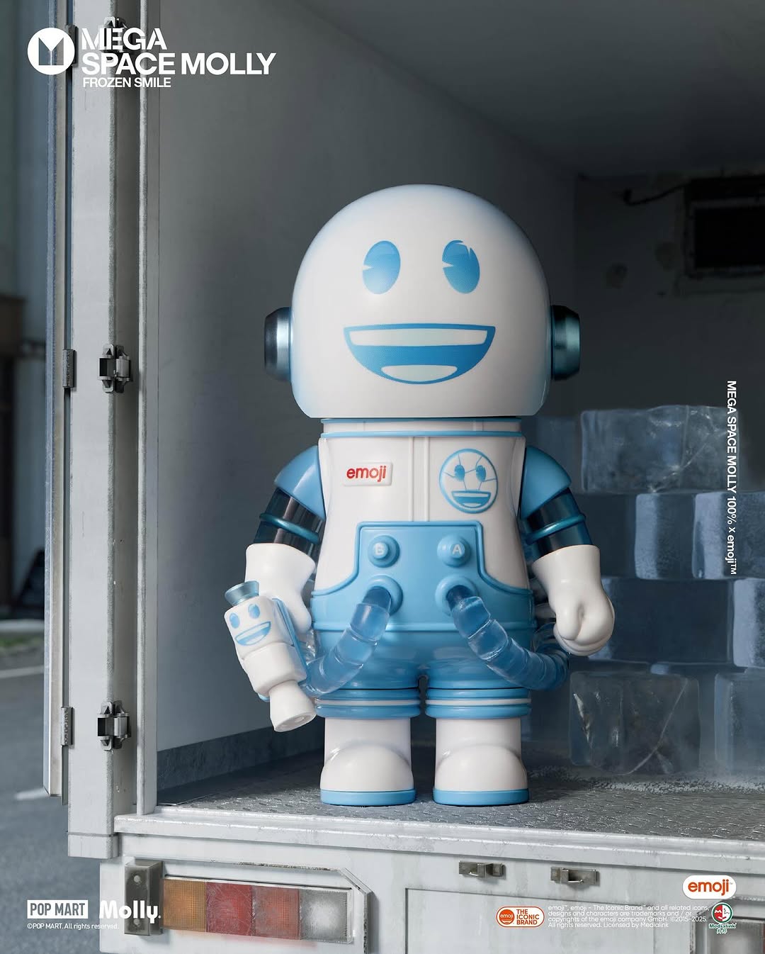 MEGA SPACE MOLLY 100% × emoji™ Series