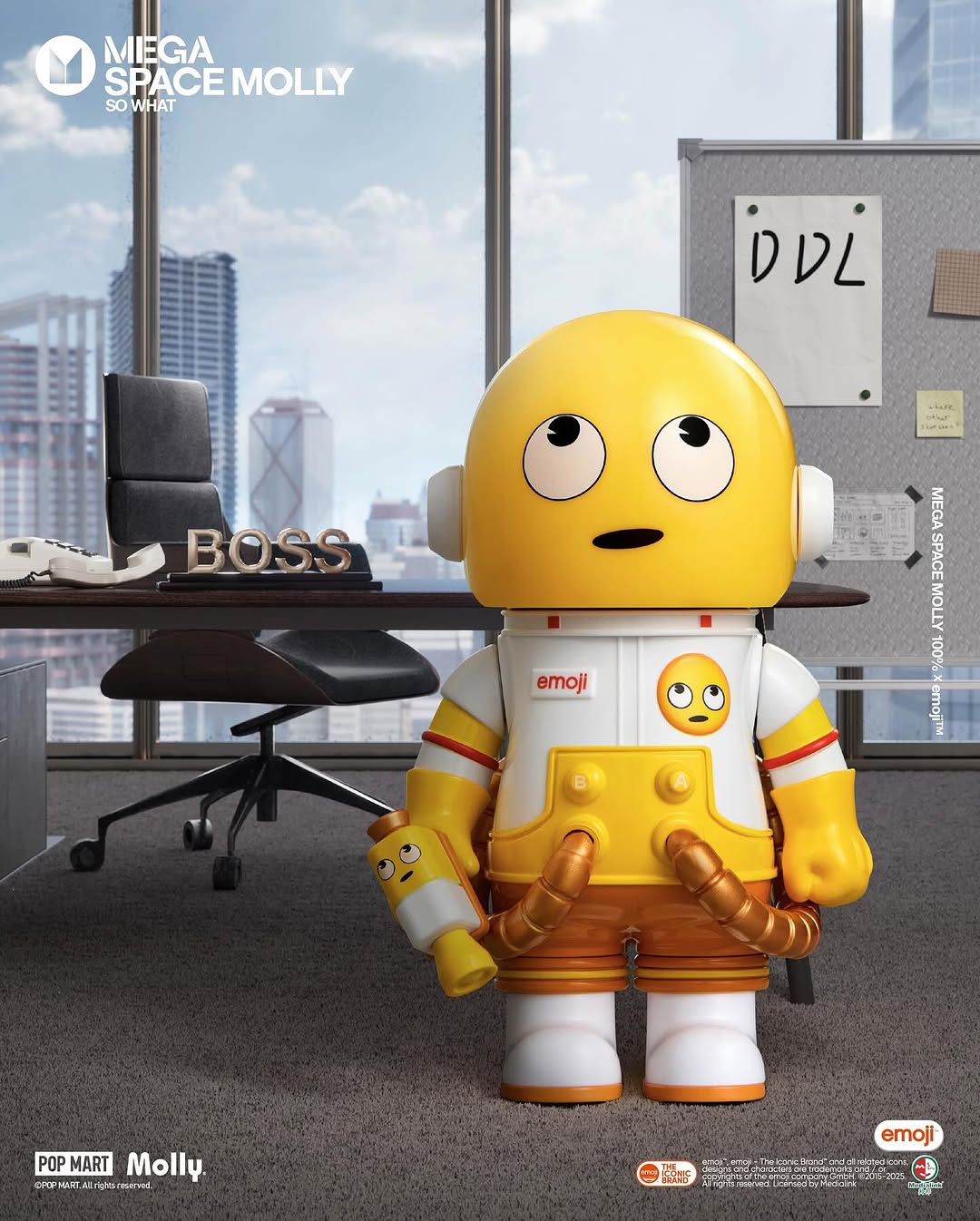 MEGA SPACE MOLLY 100% × emoji™ Series