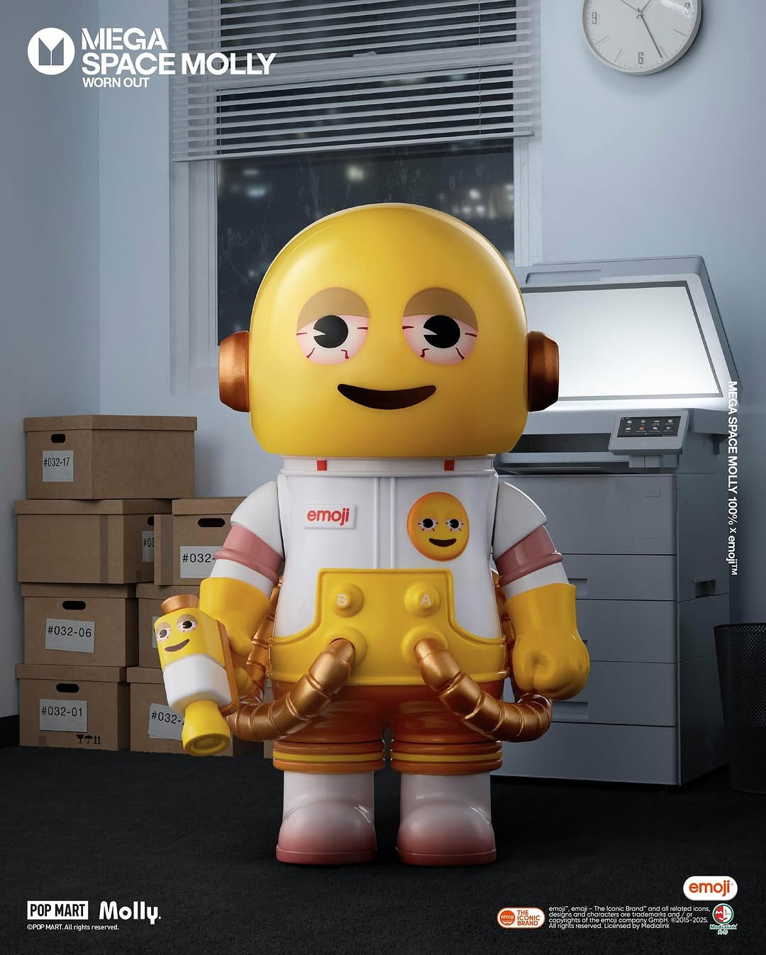 MEGA SPACE MOLLY 100% × emoji™ Series