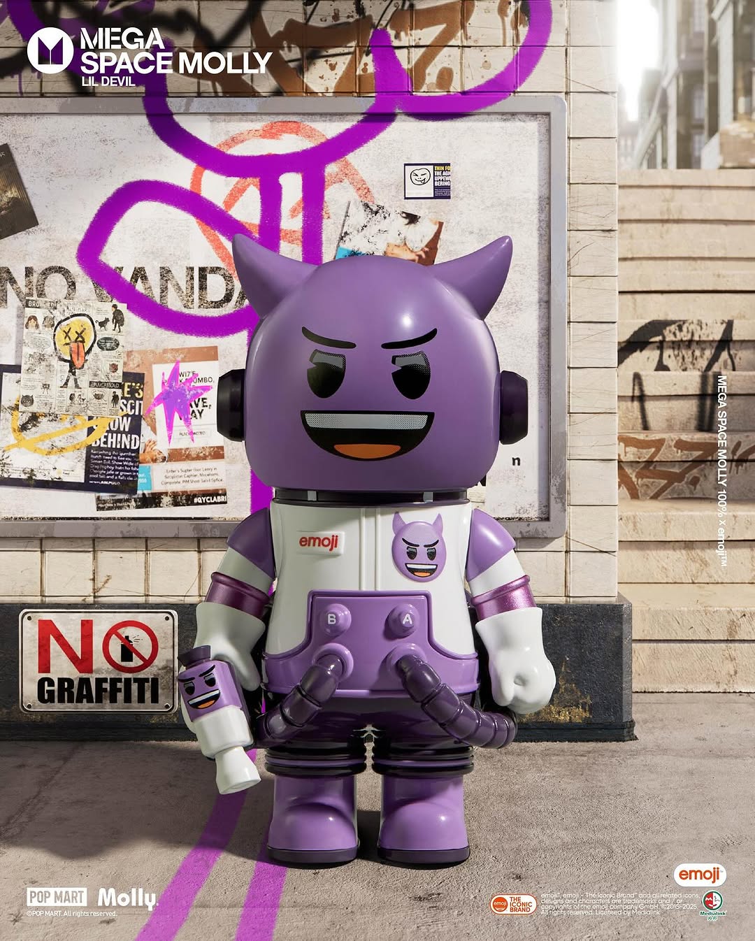 MEGA SPACE MOLLY 100% × emoji™ Series