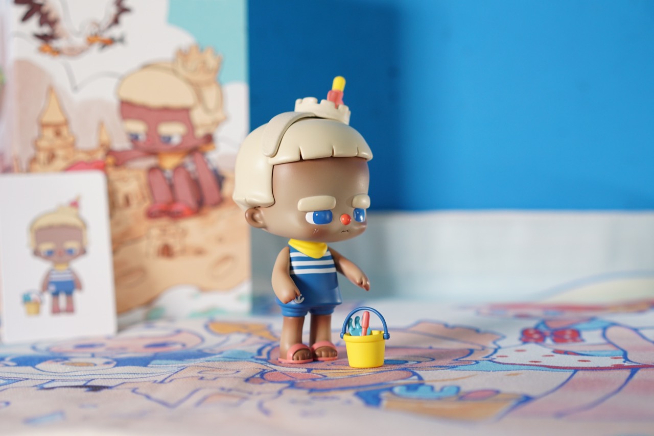 Nomigee Summer - Sandcastle Man (Heterochromatic)
