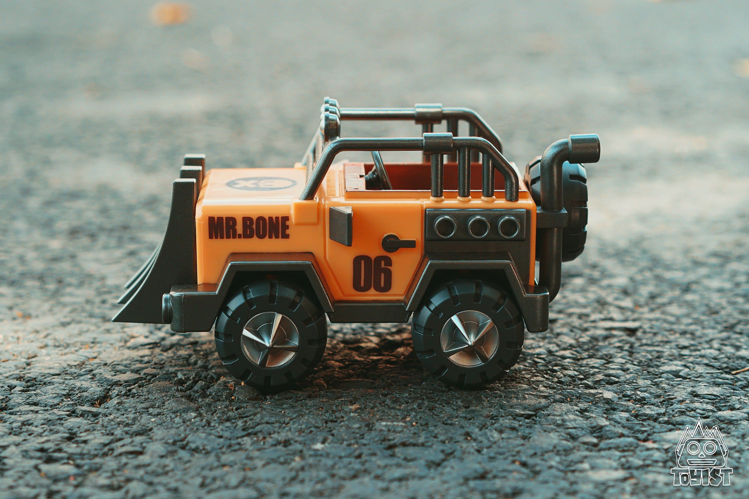 Mr.Bone JR Vehicle - Crazy Jeep
