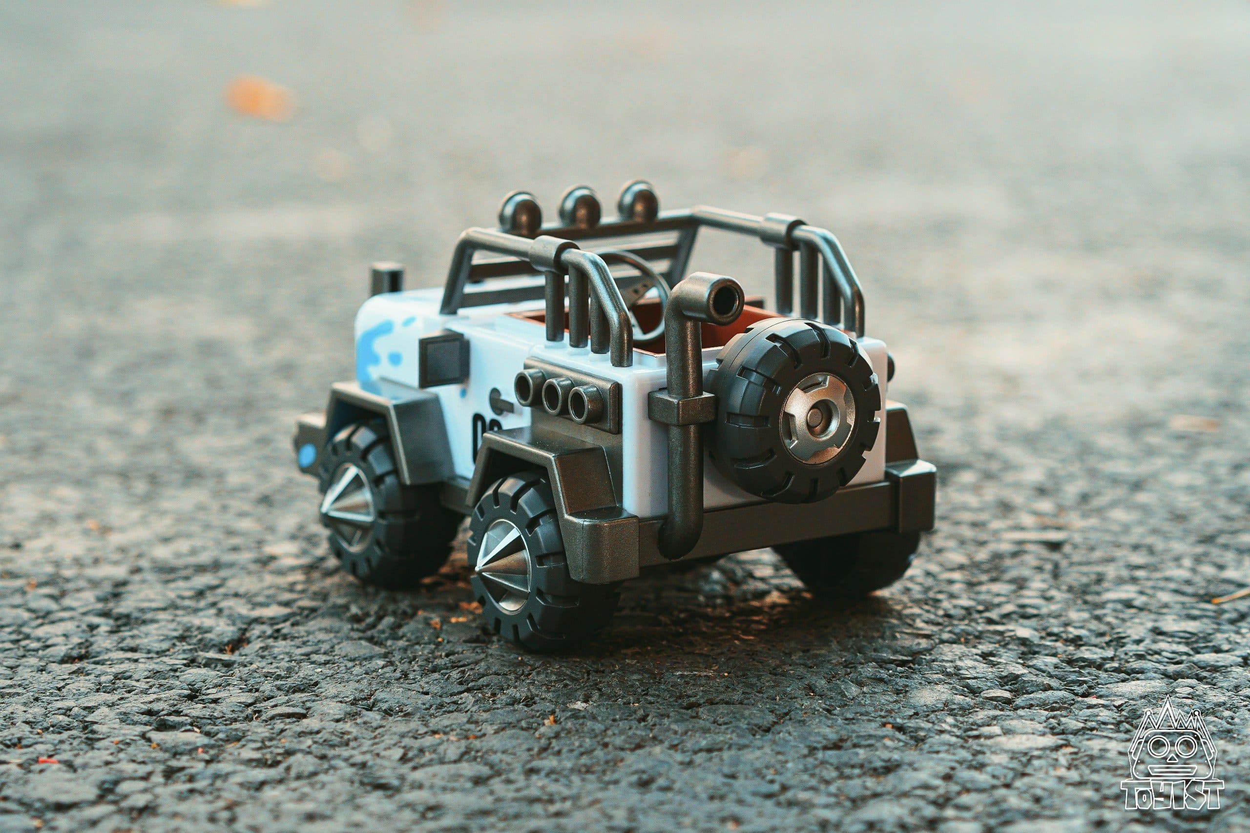 Mr.Bone JR Vehicle - Crazy Jeep