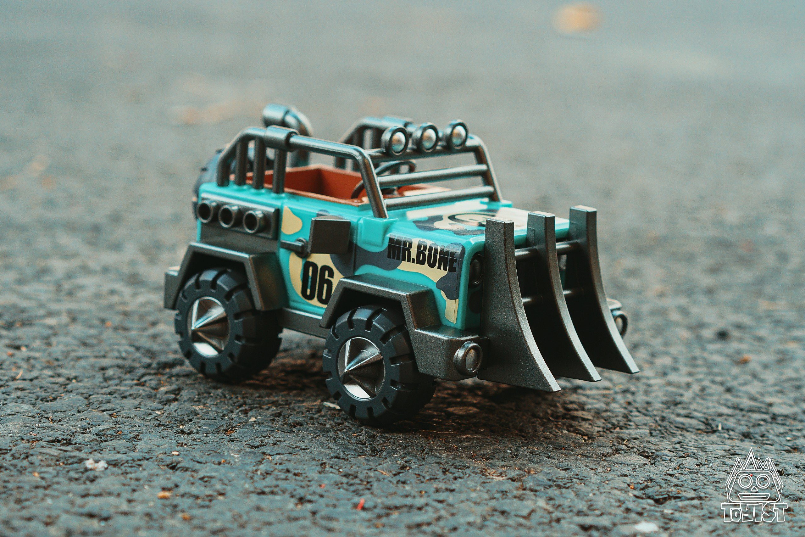 Mr.Bone JR Vehicle - Crazy Jeep