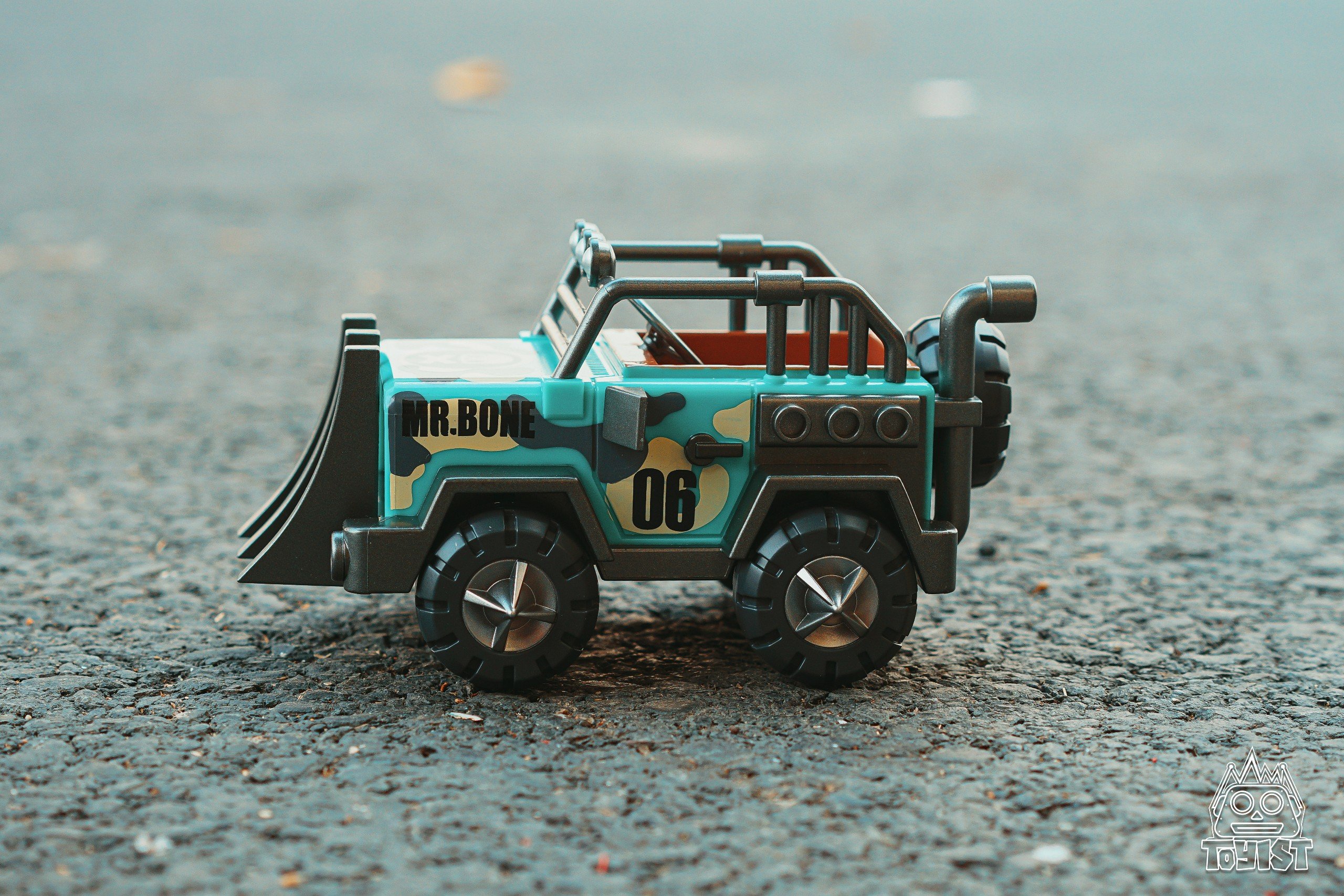 Mr.Bone JR Vehicle - Crazy Jeep