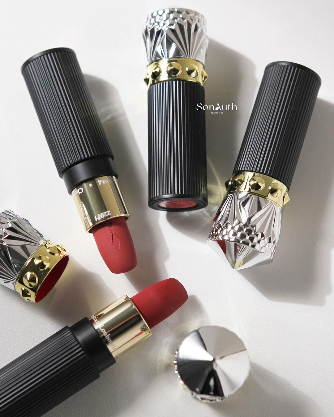 Son Thỏi Christian Louboutin Rouge Velvet Matte On The Go 3g