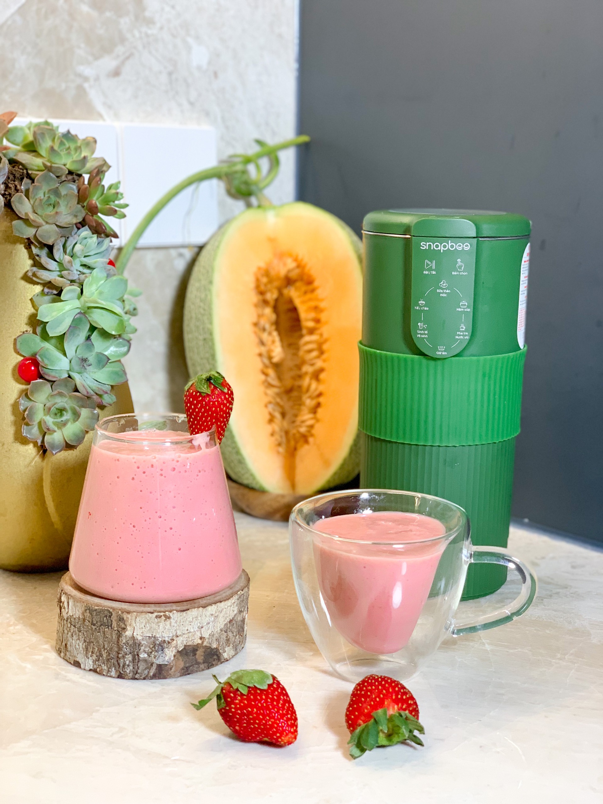Làm smoothies chưa bao giờ đơn giản đến thế! cùng máy làm sữa hạt Snapbee SK205VN