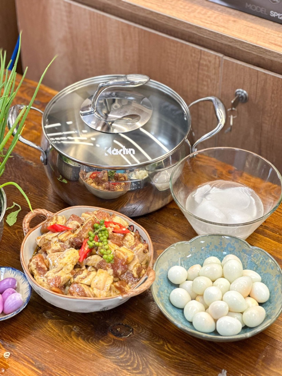 Thịt kho tàu siêu ngon cùng bộ nồi Karlin chống dính 5 lớp