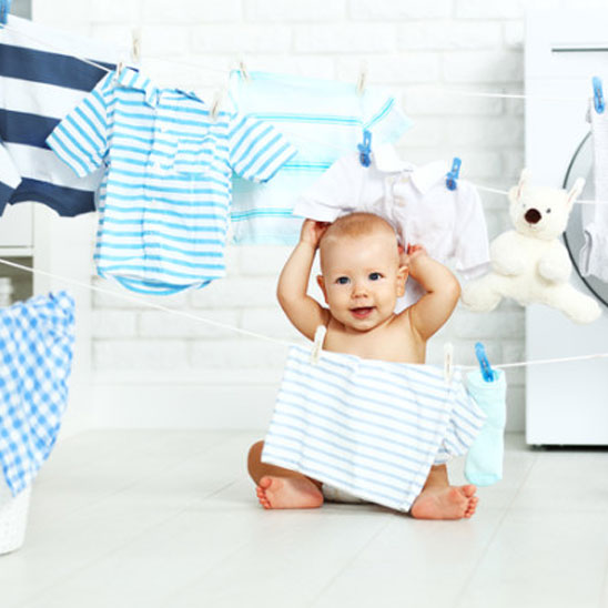 Dùng nước xả vải nào cho em bé da nhạy cảm?