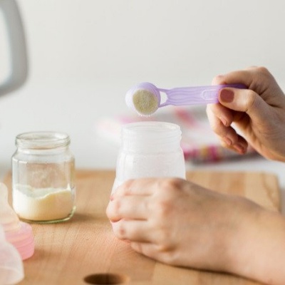 Hướng dẫn cách pha sữa cho trẻ sơ sinh chuẩn từ a đến z