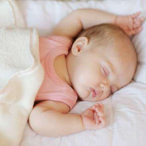 Bé ngủ ngày cày đêm và cách khắc phục cực nhanh dành cho mẹ