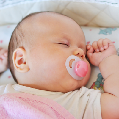 Có nên dùng gối cho trẻ sơ sinh? 