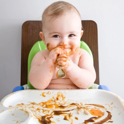 Hướng dẫn đầy đủ cho bé khởi đầu ăn dặm nhàn tênh