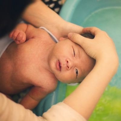Những sai lầm phổ biến khi tắm cho bé sơ sinh tại nhà