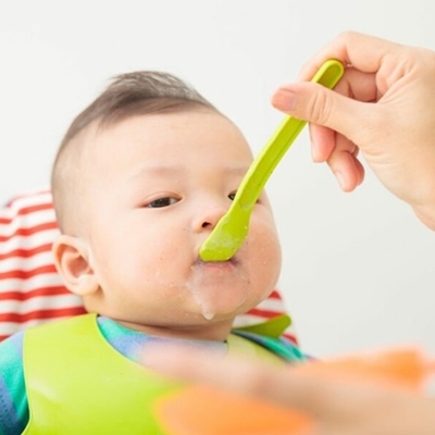 Lựa chọn thực phẩm gì cho giai đoạn đầu ăn dặm của bé?