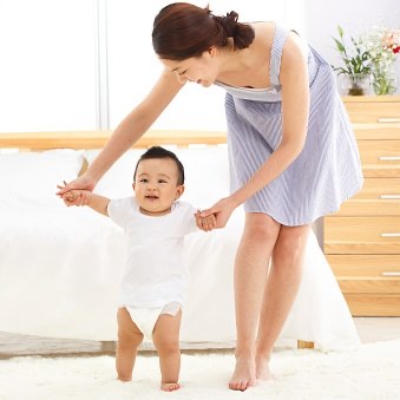 Những điều mẹ cần biết để dạy bé tập đi