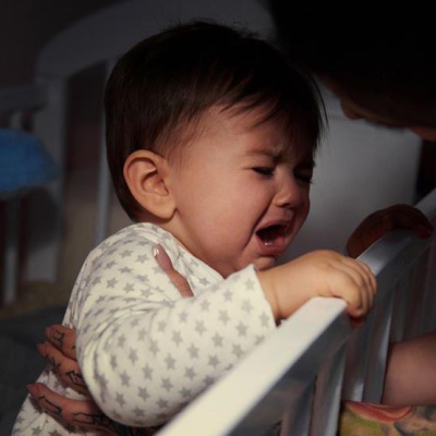 Tìm hiểu nguyên nhân khóc đêm ở trẻ sơ sinh
