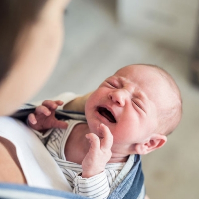 Làm thế nào để con hết khóc dạ đề?